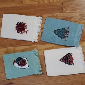 Set of 4 Holiday Hand Towels